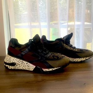 Steve Madden animal print women’s sneakers used in good condition